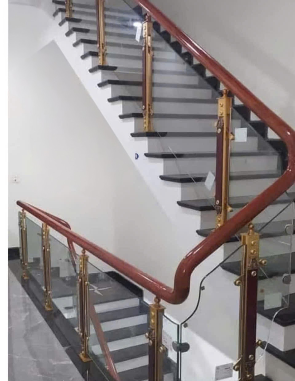 Nhà mình cho thuê nhà mới, căn góc, Thái Hà; vỉa hè 114m2* 5T- 46 Tr - Ảnh 1